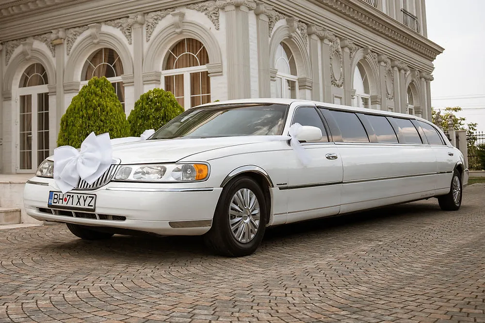 inchiriere limuzina oradea Lincoln Town Car 8 locuri
